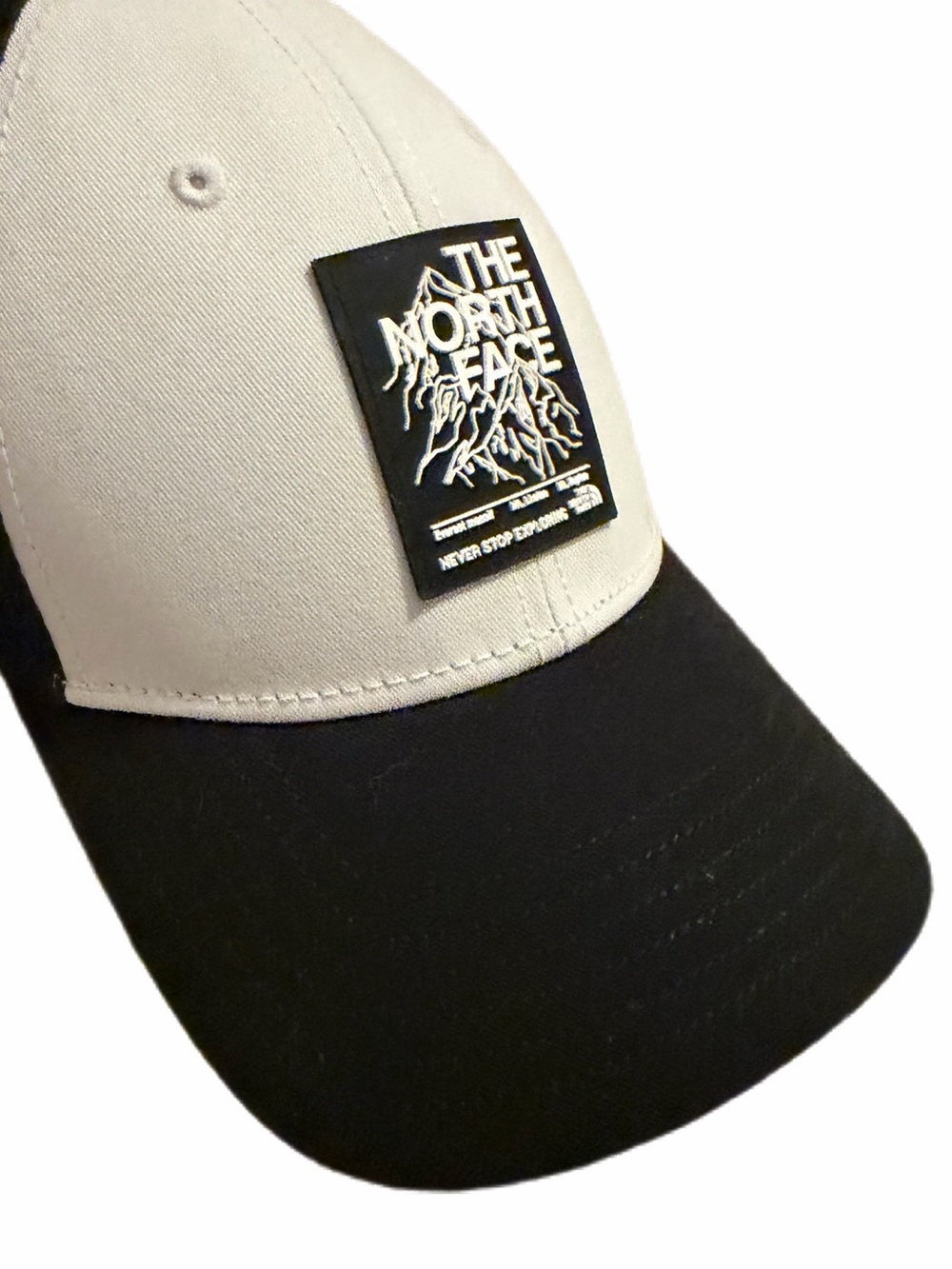 The Northface Mudder Trucker hat- black and white, unisex, great condition!
